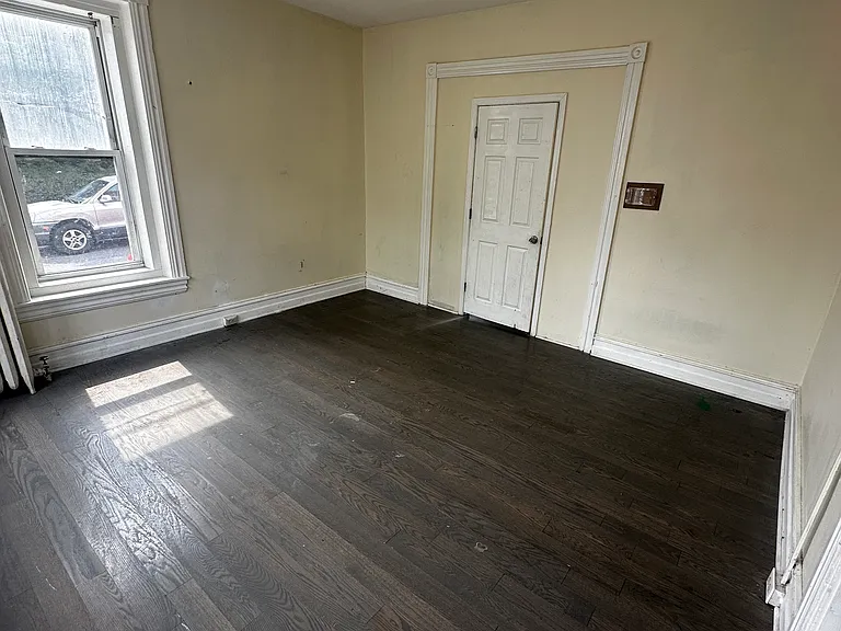 821 W Allen St #1 — Photo 2