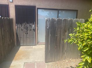 902 W Cameron St, Hanford, CA 93230