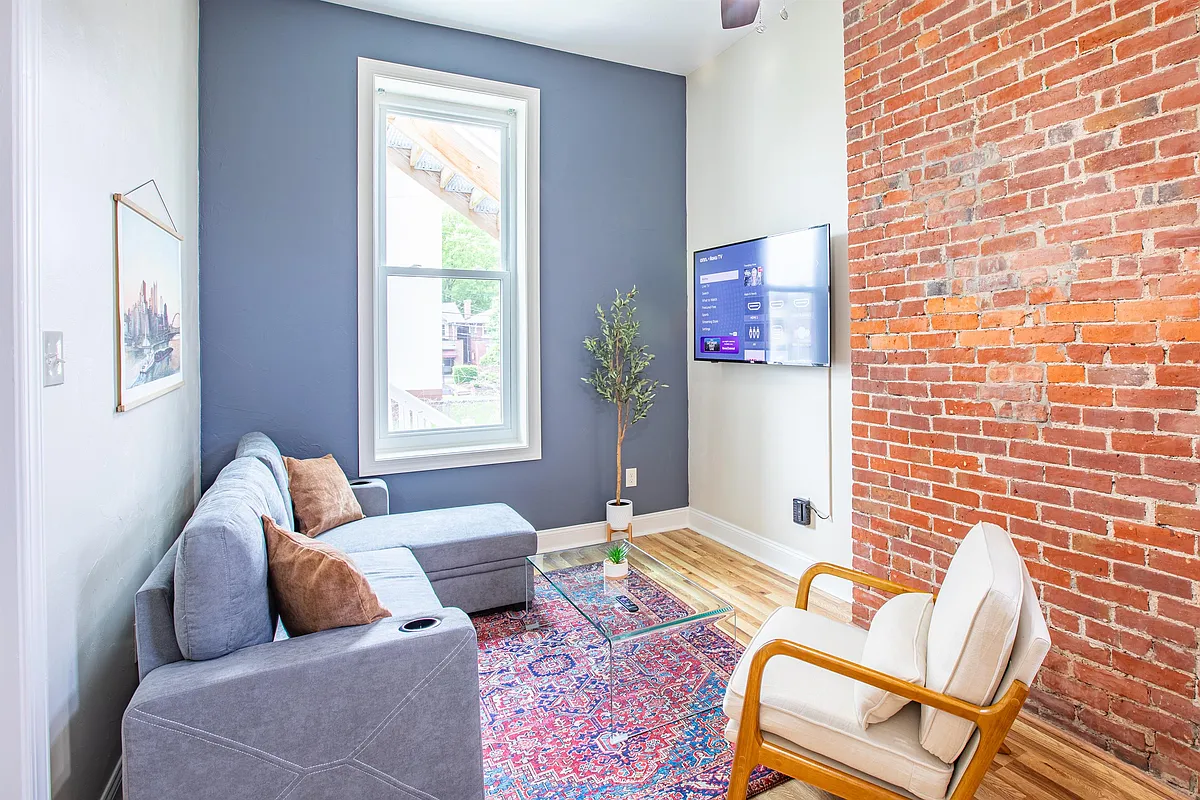Building Photo - 262 S Winebiddle St #4