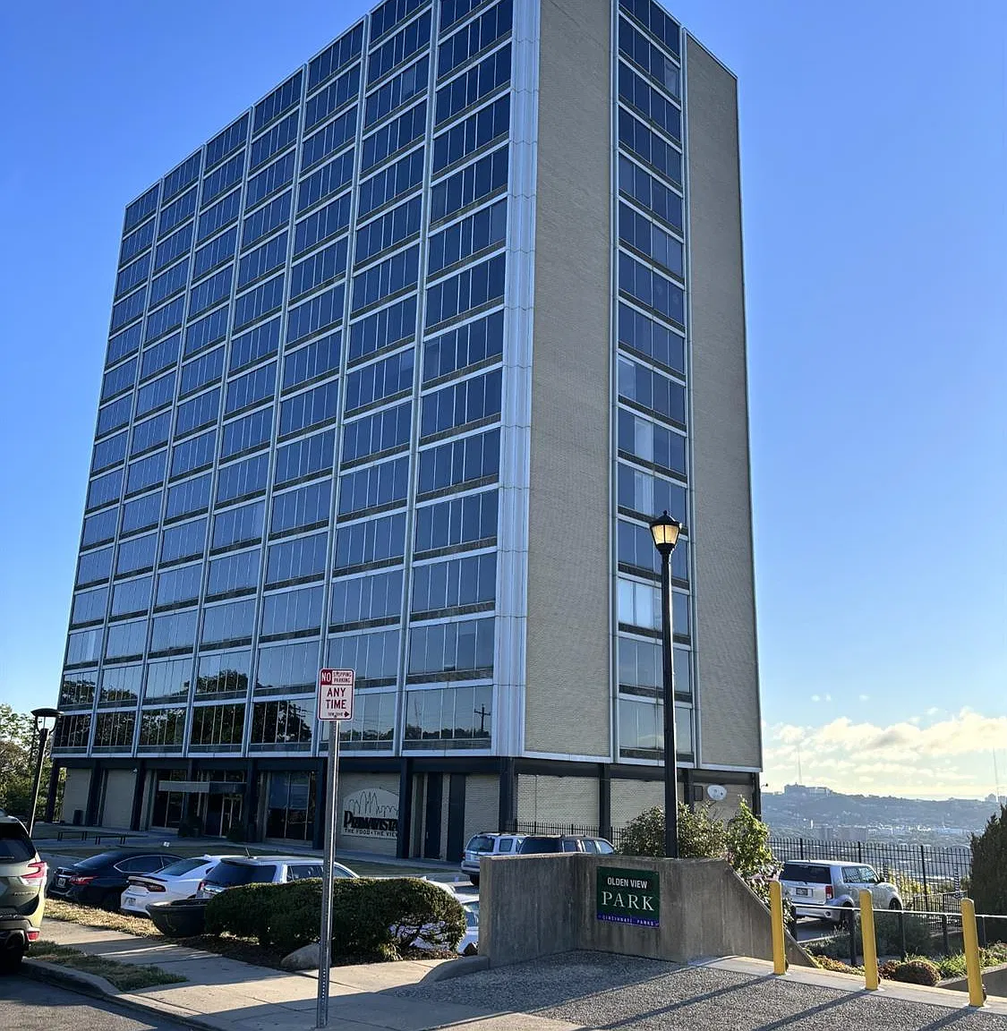 1 bed, 1.0 bath, 987 sqft, $1,850 — Photo 3