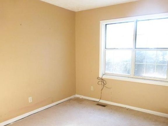 3rd image of 2190 Hollywood Dr