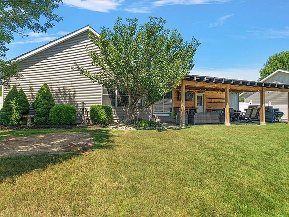 2nd image of 4650 Meadowbrook Ln