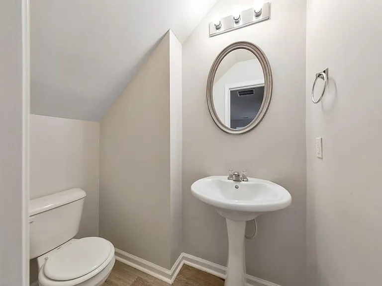 2830 Mayfair Dr — Photo 8