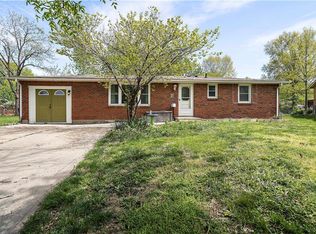 1109 NE 69th St, Gladstone, MO 64118