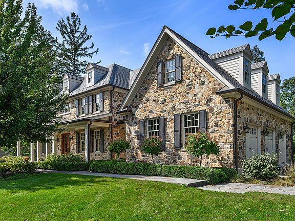2nd image of 1234 Spruce Dr