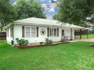 324 N Sprain St, Bellville, TX 77418