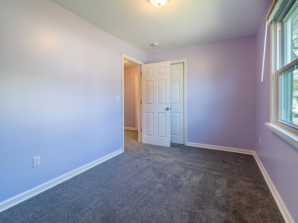 1st image of 25 Rockleigh Dr