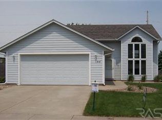 816 Magnolia St, Brandon, SD 57005