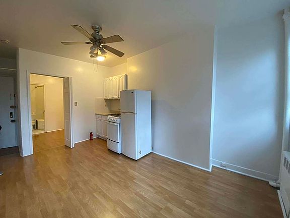 2nd image of 233 E 59th St #3