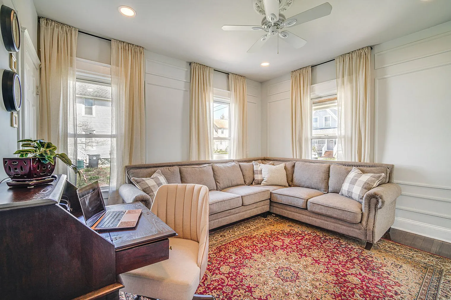 3 bed, 1.0 bath, 1636 sqft, $4,096 — Photo 2