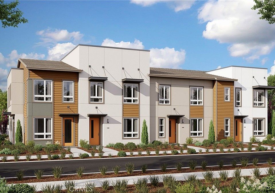1st image of 942 Crimson Leaf Way Ln