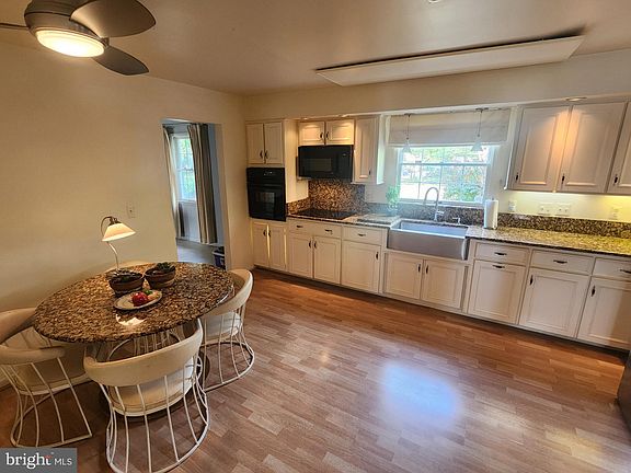 4th image of 231 Jenny Wren Dr