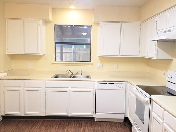 4th image of 2606 San Sabastian Cir