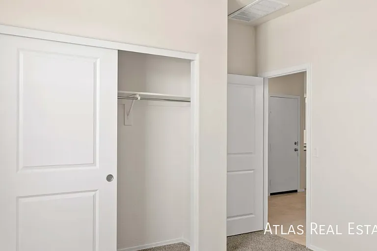 1168 W Castle Ct — Photo 15