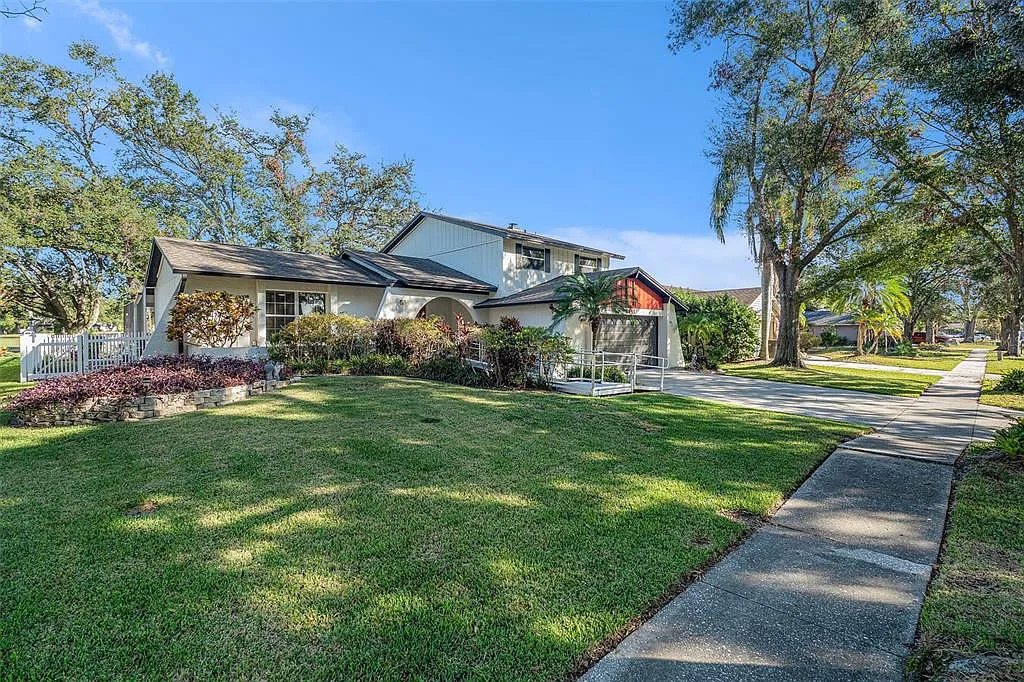 3 bed, 2.5 bath, 2082 sqft, $3,000 — Photo 2