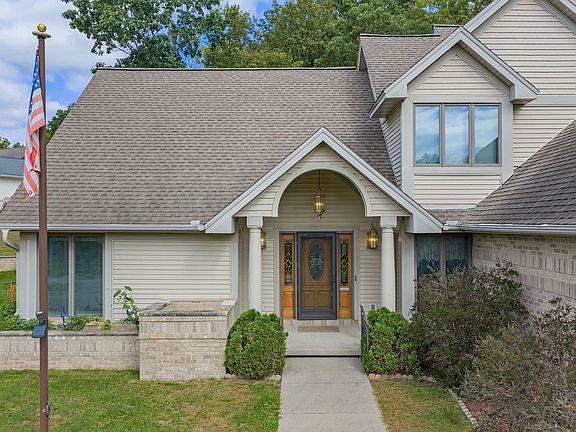 2nd image of 1407 Russet Cir