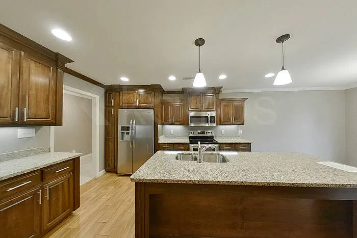 3 bed, 2.0 bath, 1800 sqft, $1,925 — Photo 4