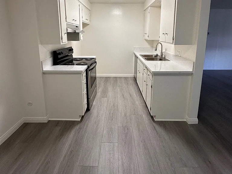 Beverly Park Towers — Photo 5