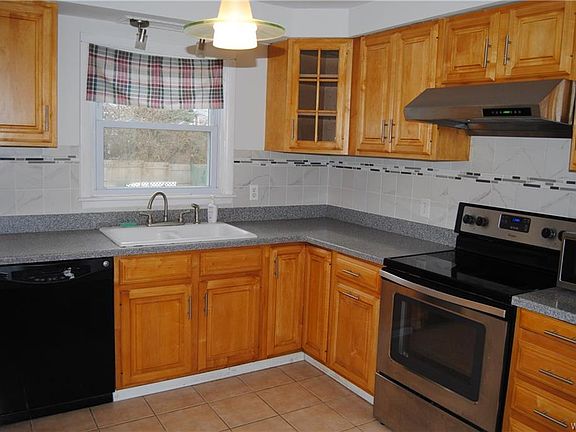 5th image of 99 Berryman Dr