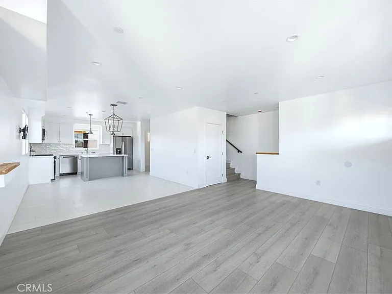 10538 La Reina Ave #4 — Photo 2