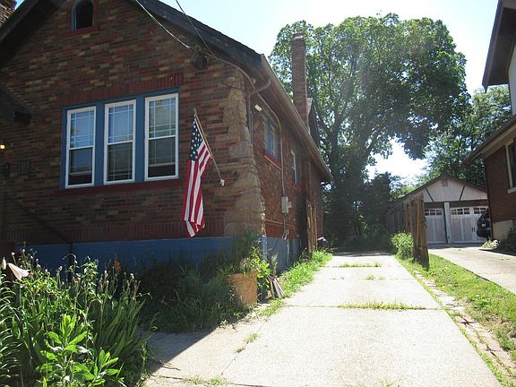 2nd image of 2910 Woodrow Ave