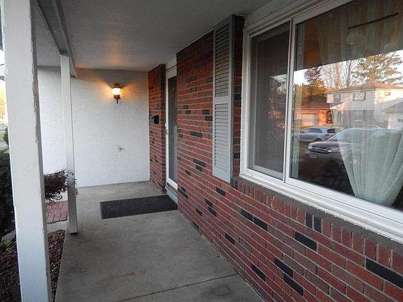 3rd image of 1705 Riverbirch Dr