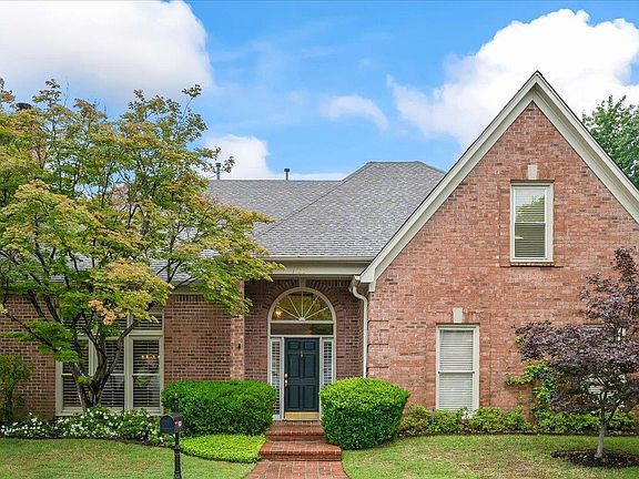 3rd image of 1020 Humphrey Oaks Cir
