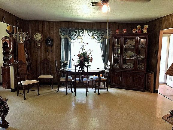 5th image of 414 Gordon Dr