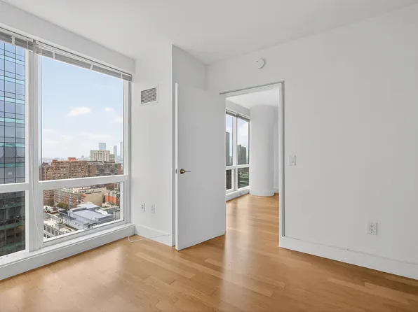 77 Hudson Street image 11 of 28