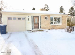 420 E Saint Charles Ave, Fergus Falls, MN 56537