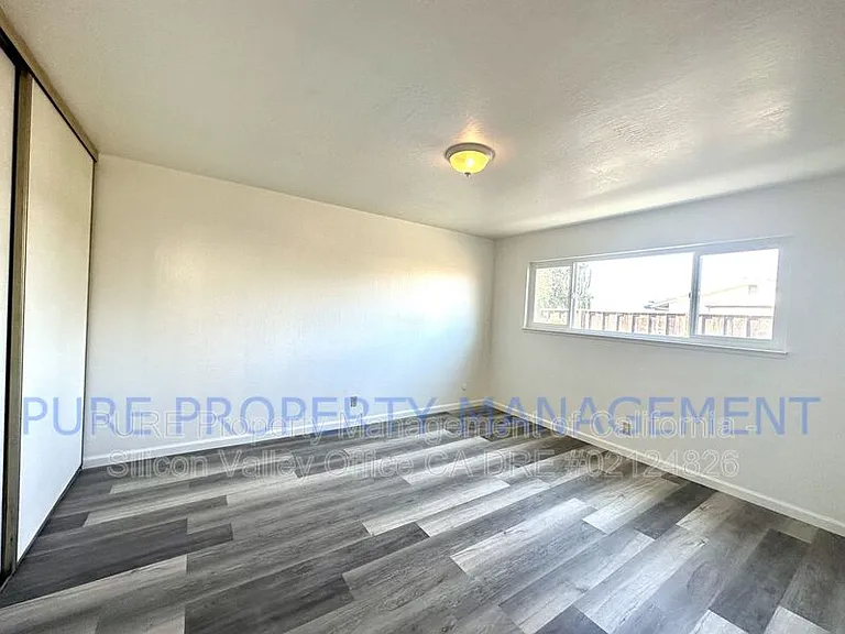 555 Bridge St — Photo 7