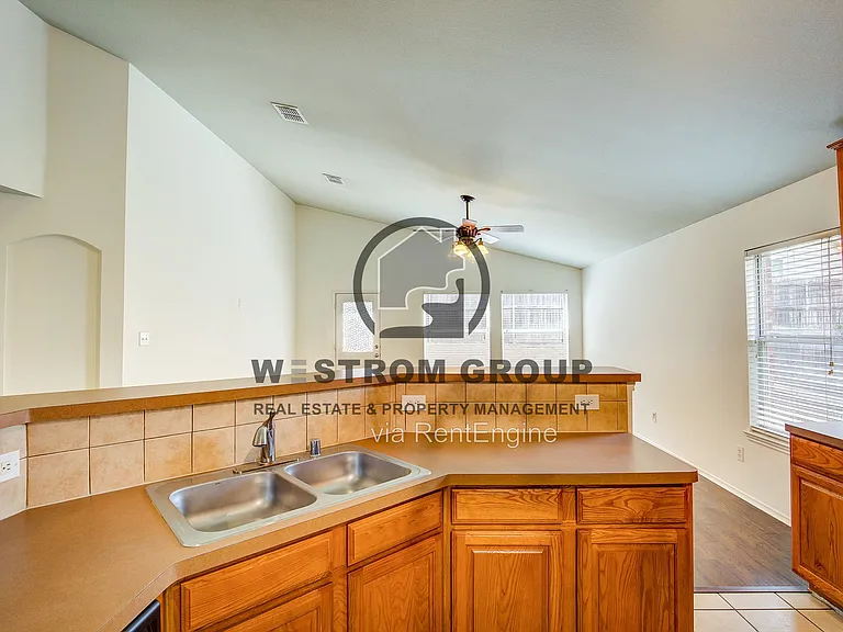 10200 Pear St — Photo 17