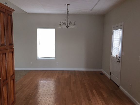 5th image of 144 Tuscany Ln
