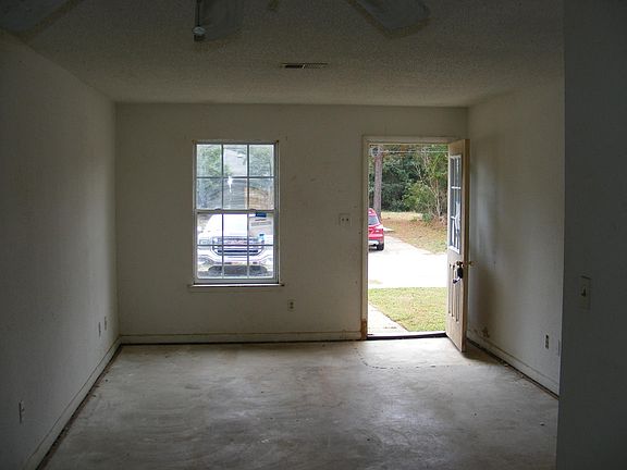 4th image of 3408 Green Briar Cir