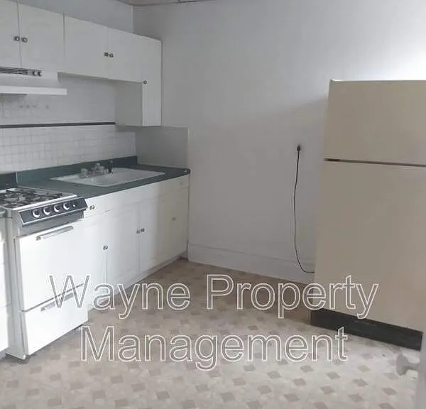 744 1st St #4 — Photo 6