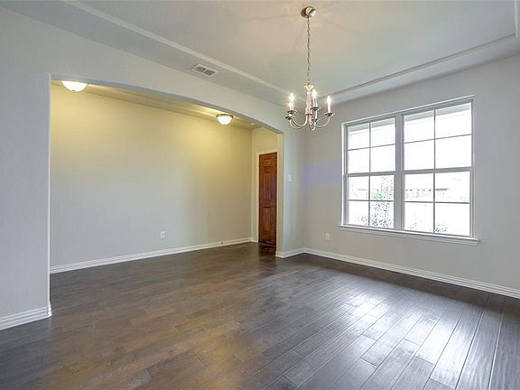2nd image of 1828 Meadow Trail Ln