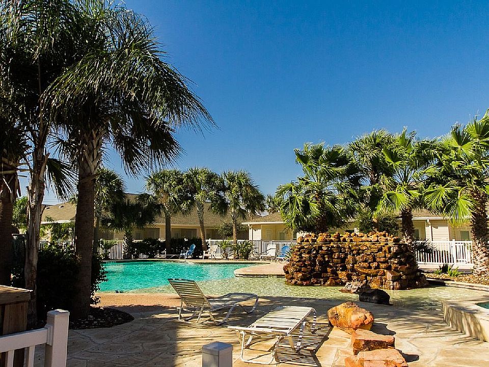Beautiful Pool Area