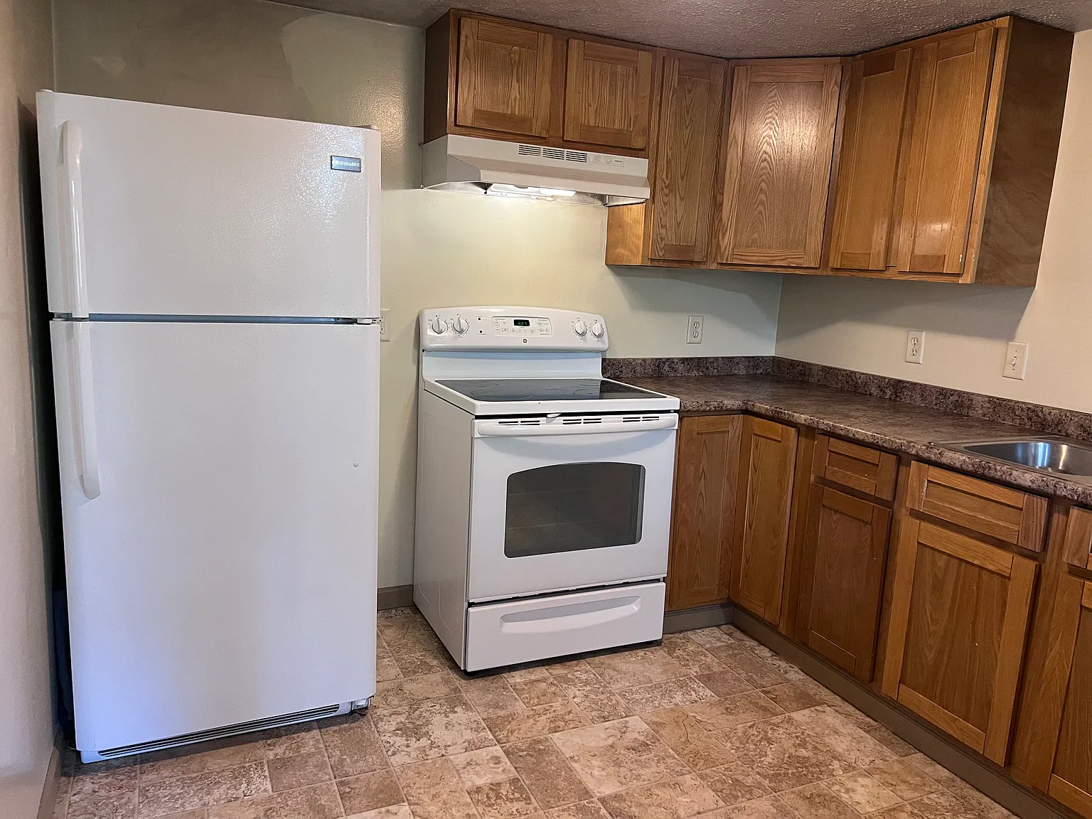 3 bed, 1.5 bath, 1100 sqft, $1,450 — Photo 2