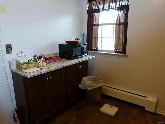 4th image of 11 Somerset Dr APT 11M