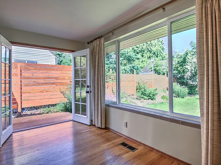 1636 Conger Ave NW — Photo 17