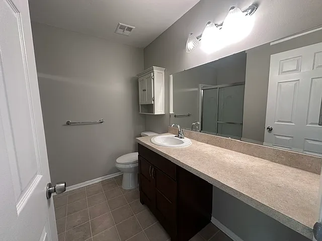 406 Stockton Ct — Photo 14