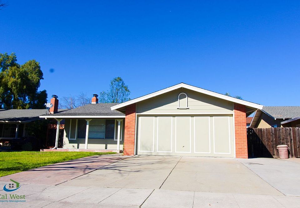 1st image of 383 Grandpark Cir