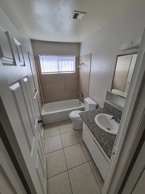 2 bed, 1043 sqft, $1,250 — Photo 3