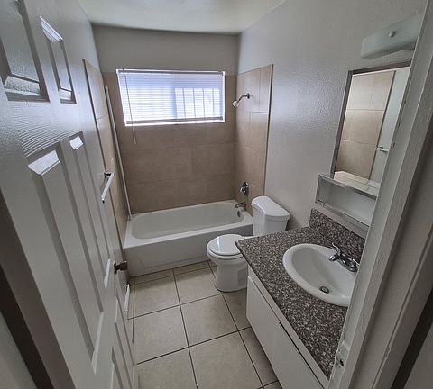 3rd image of 2293 Exeter Dr APT B