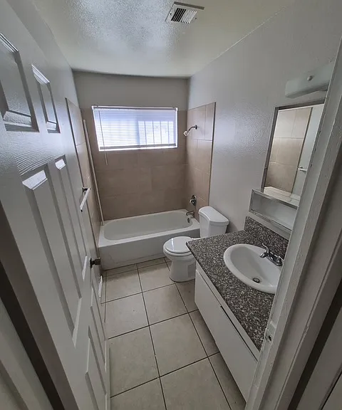 2293 Exeter Dr #B — Photo 3