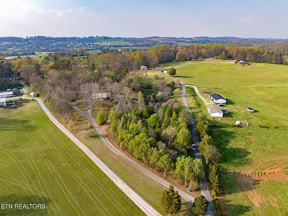 4th image of 135 Weaver Rd