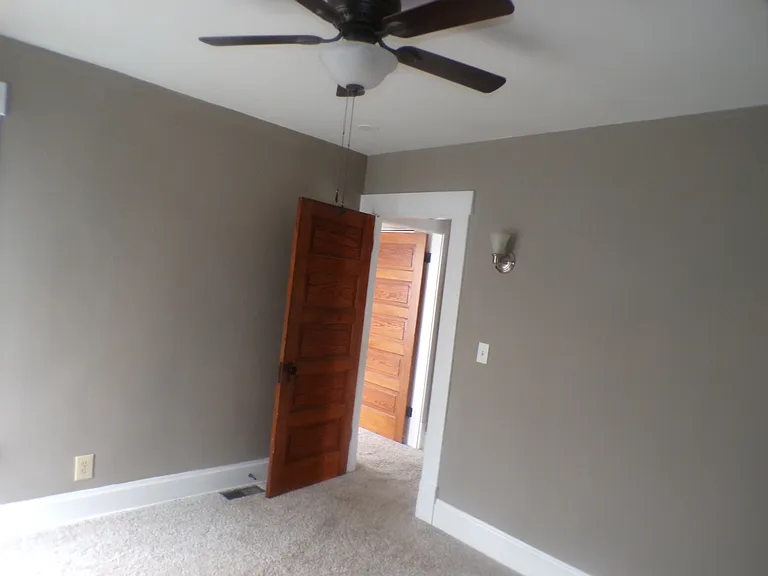 905 Beech St — Photo 12