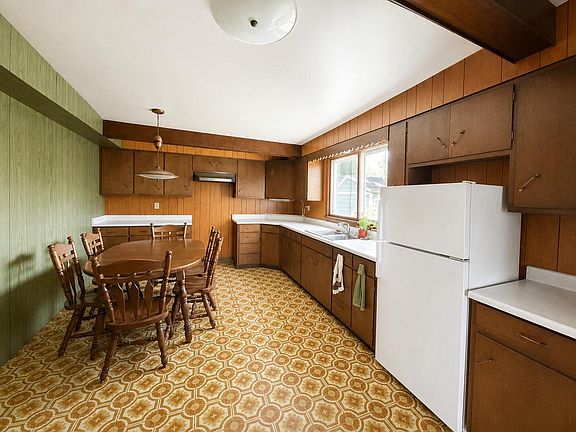 5th image of 369 Linden STREET