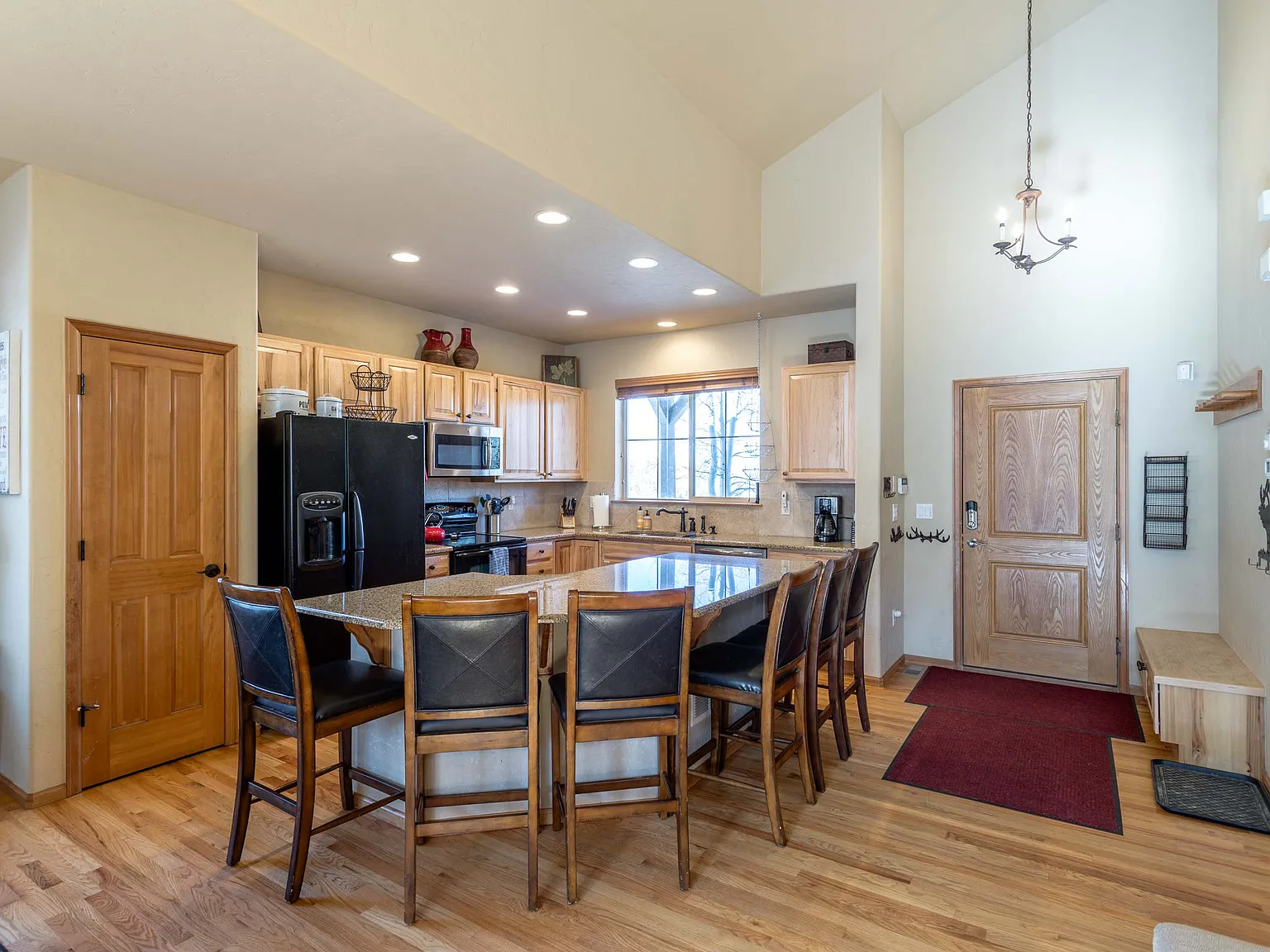4 bed, 2309 sqft, $6,500 — Photo 4