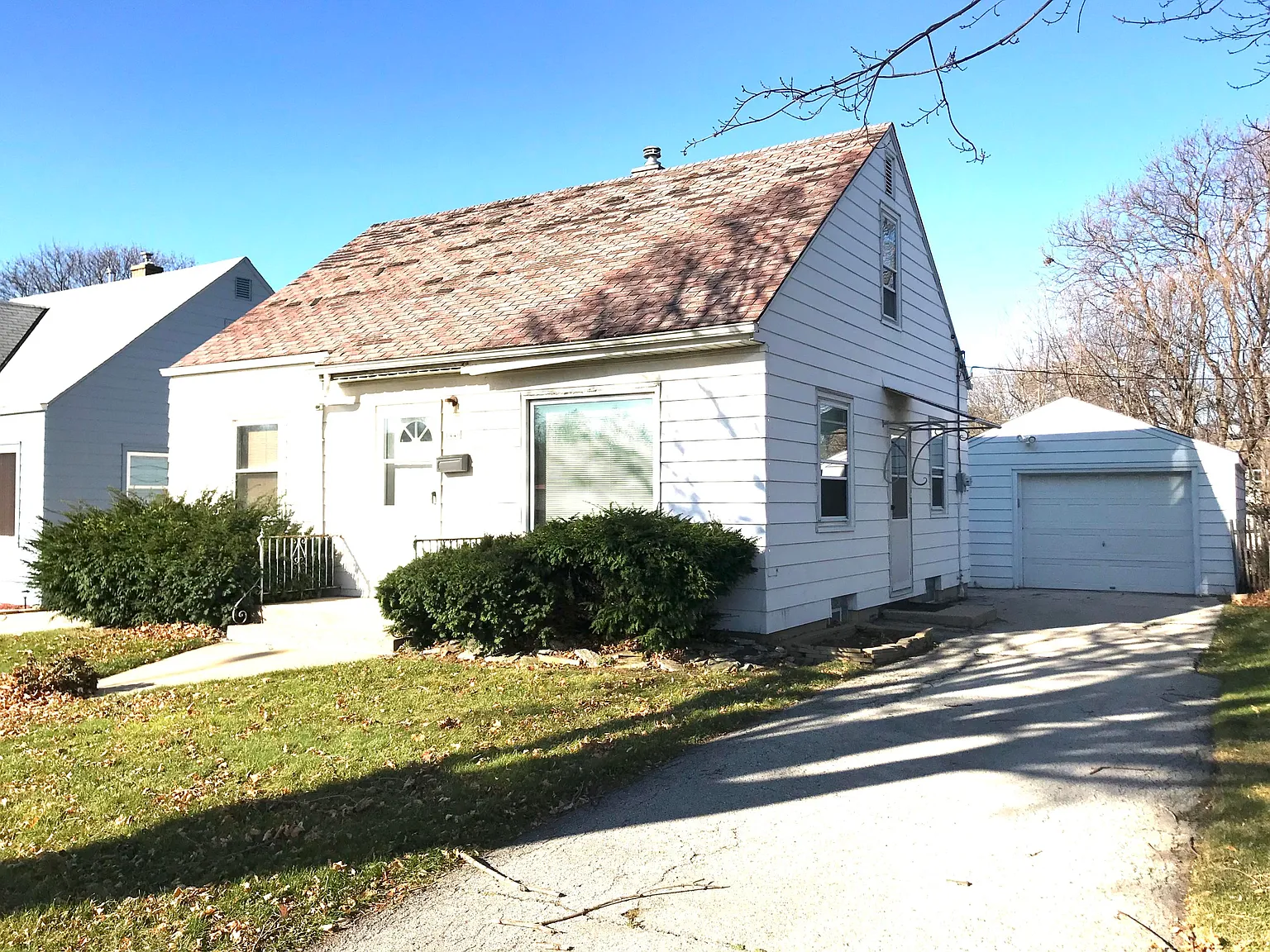 1440 E Howard Ave photo 1